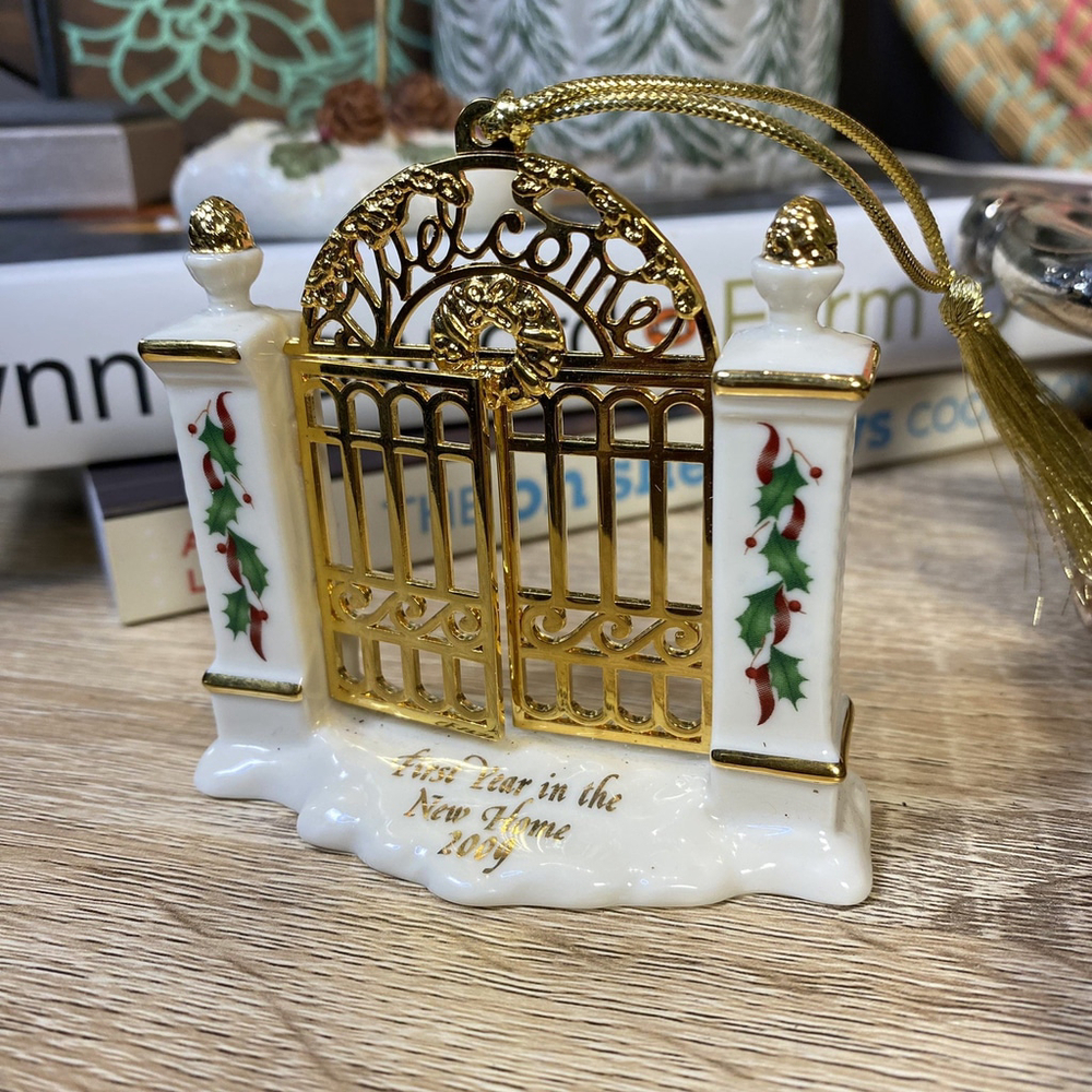 Lenox Christmas Ornament 2009 Annual 1st First Year In The New Home Welcome Gate